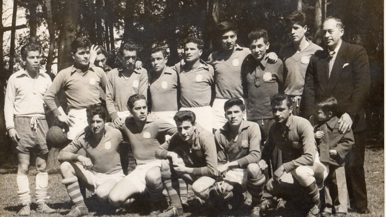 GOLD CROSS. JORGE ARAYA A. DELANTERO